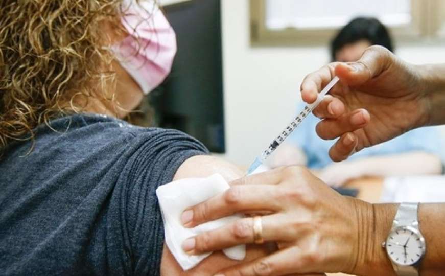 Novo istraživanje: Koliko su vakcinacijom zaštićene osobe koje su imale COVID-19